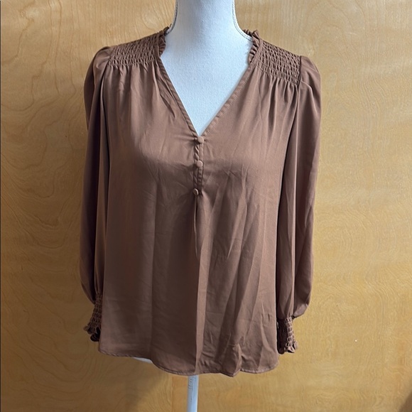 NWOT Tahari Hazelnut Smocked Button Front Blouse M - Picture 1 of 12